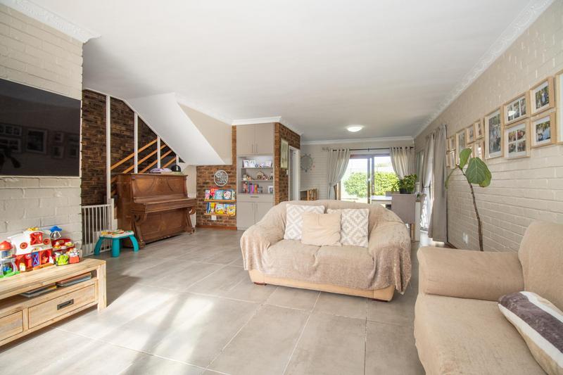 3 Bedroom Property for Sale in Heathfield Western Cape